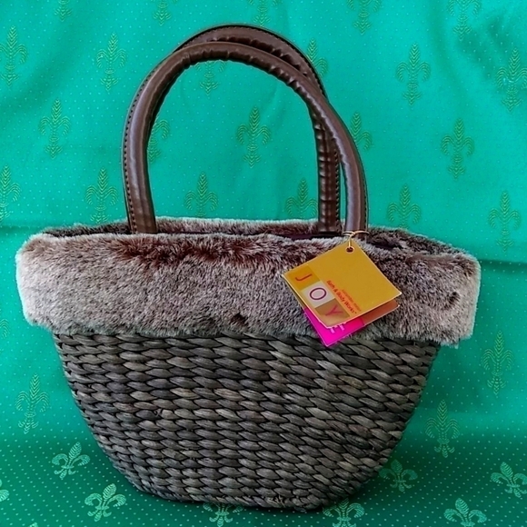 Bath & Body Works Faux Fur & Woven Bag - Picture 1 of 11
